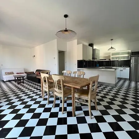 Superbe Logement Avec Jardin Privatif Hyères